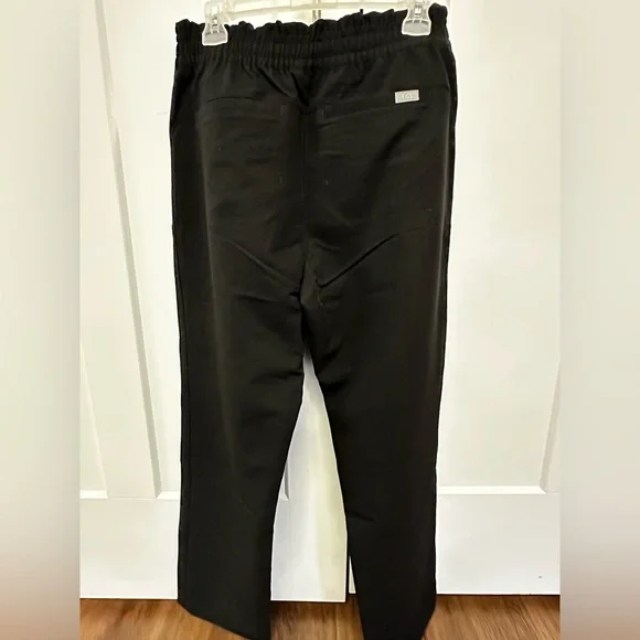 Figs wide leg black scrub pants - Picture 2 of 3